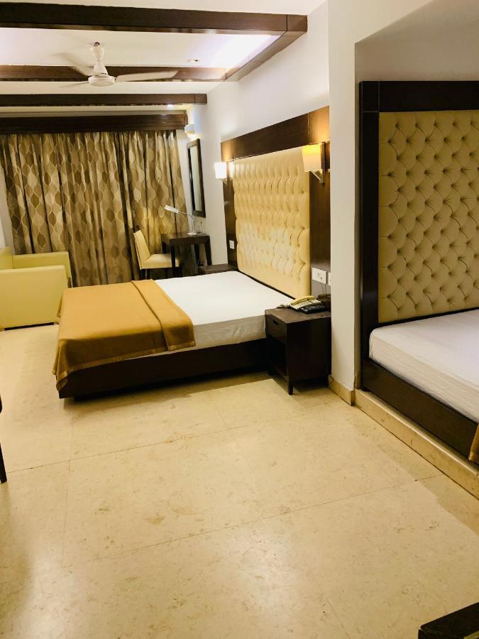 Metropolis Tourist Home Paharganj New Delhi Buitenkant foto