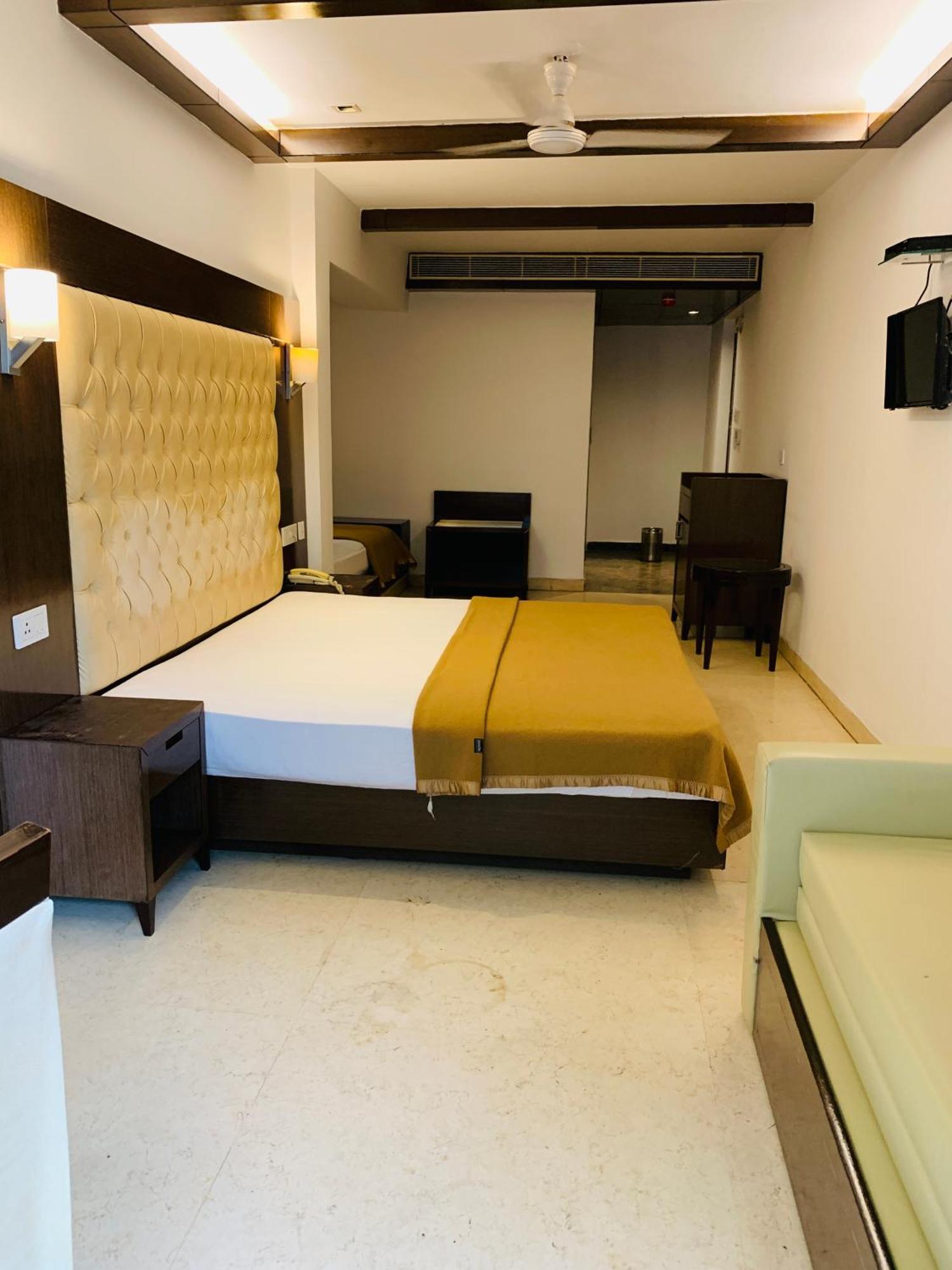 Metropolis Tourist Home Paharganj New Delhi Buitenkant foto
