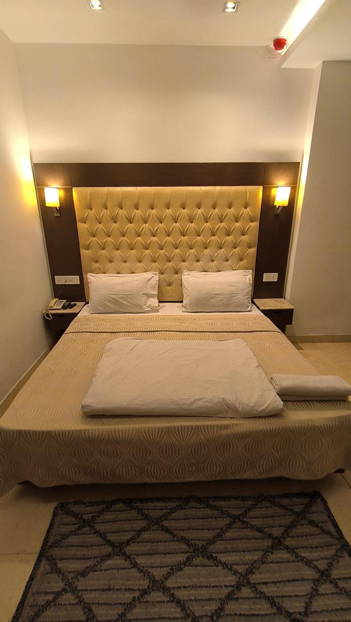 Metropolis Tourist Home Paharganj New Delhi Buitenkant foto