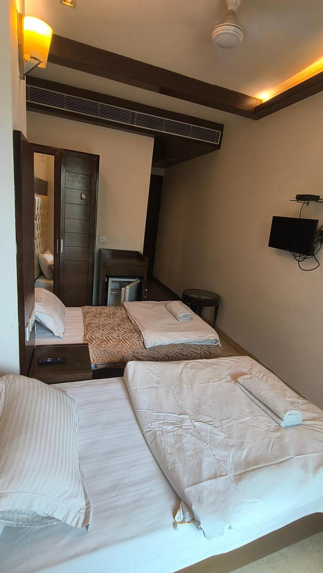 Metropolis Tourist Home Paharganj New Delhi Buitenkant foto